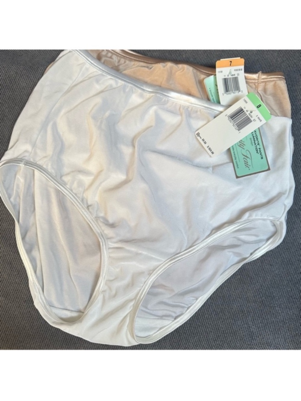 2 Vanity Fair Illumination Briefs Panties 13809 Sz 8/XL